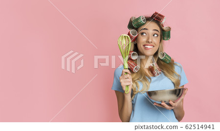 Housewife cooks and takes care of beauty, empty space Housewife cooks and takes care of beauty, empty space 62514941