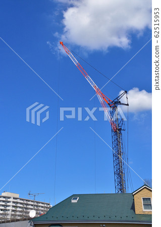 在建築工地上的履帶吊 在建築工地上的履帶吊 62515953