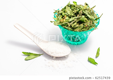 Dry stevia leaves 62517439
