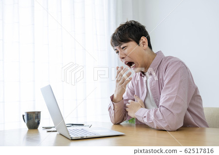 Surprised man in front of laptop Surprised man in front of laptop 62517816