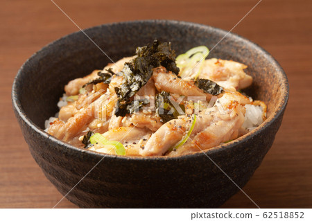 Rice noodles salted grilled rice bowl Rice noodles salted grilled rice bowl 62518852