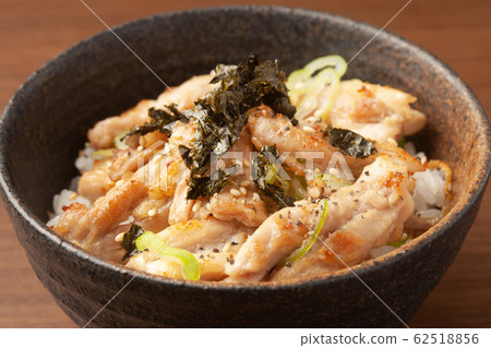 Rice noodles salted grilled rice bowl Rice noodles salted grilled rice bowl 62518856