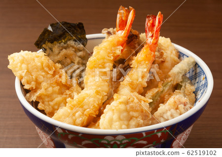 米飯和油炸魚碗 62519102