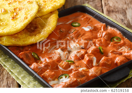 Indian tofu butter Paneer served with roti bread Indian tofu butter Paneer served with roti bread 62519158