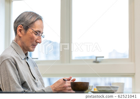 資深夫婦膳食場面 62521041