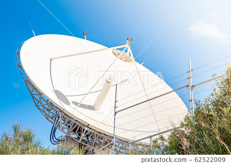 satellite antenna for receiving and transmitting information in electromagnetic waves via satellites in orbit satellite antenna for receiving and transmitting information in electromagnetic waves via satellites in orbit 62522009