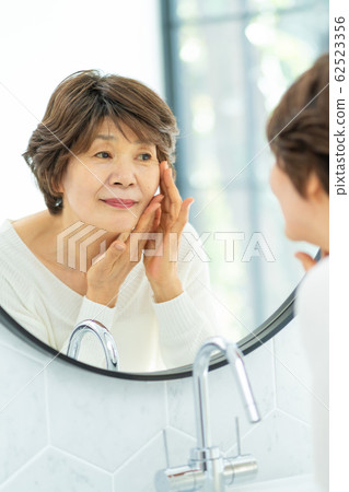 Senior, woman, lady 62523356