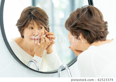 Senior, woman, lady 62523374