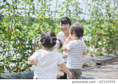 家庭父母和孩子 家庭父母和孩子 62525458