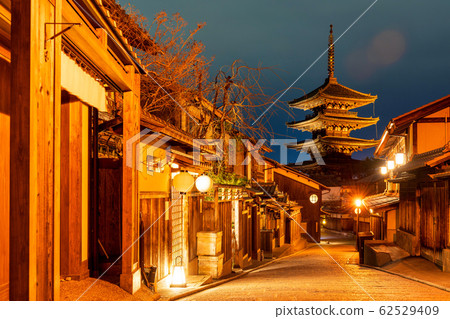 Yakan pagoda and cityscape at night 62529409