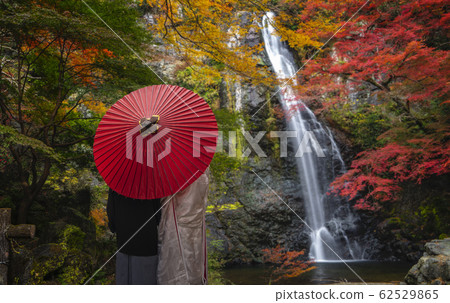Pre wedding photo for Japanese couple and red 62529865