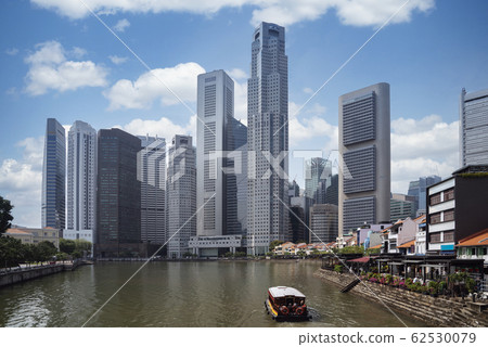 Traditional boat for tourism in Singapoer city Traditional boat for tourism in Singapoer city 62530079