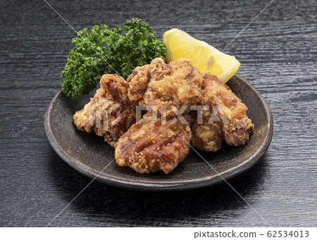 Deep-fried chicken meat 62534013