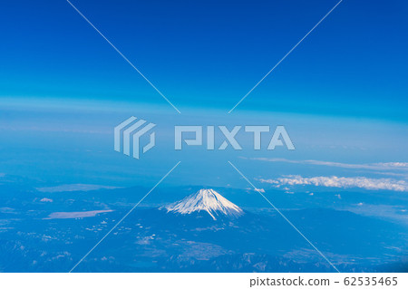 Mount Fuji and clouds in winter Mount Fuji and clouds in winter 62535465