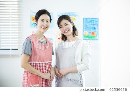 兩名托兒所老師 兩名托兒所老師 62536656