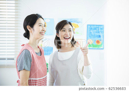 Two nursery teachers 62536683