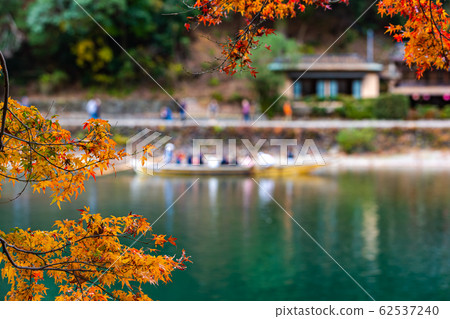 Autumn leaves and Katsura River of Kyoto Saga Arashiyama Autumn leaves and Katsura River of Kyoto Saga Arashiyama 62537240