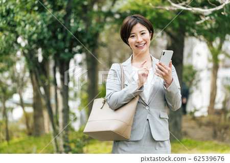 女商人智能手機 女商人智能手機 62539676