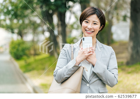 女商人智能手機 女商人智能手機 62539677