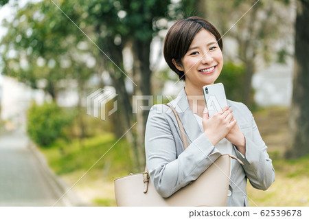 女商人智能手機 女商人智能手機 62539678