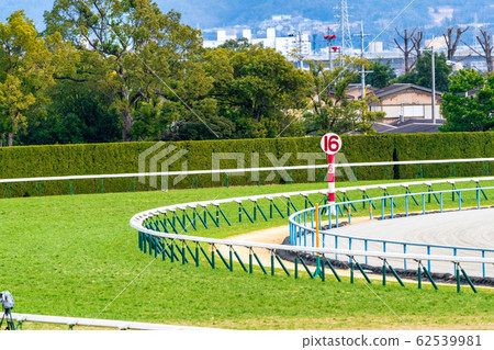 Racetrack 1 corner 62539981