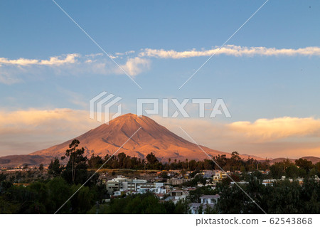 Sunset view of El Misti in Arequipa, Peru Sunset view of El Misti in Arequipa, Peru 62543868