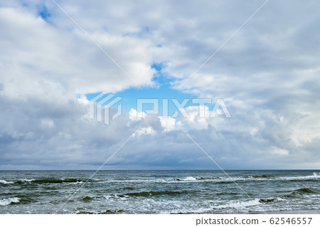 cloudy sky over sea horizon 62546557