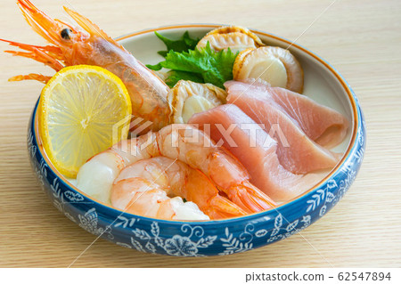 Assorted sashimi platter 62547894