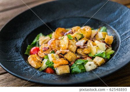 Fresh and healthy vegetable salad with meat Fresh and healthy vegetable salad with meat 62548893