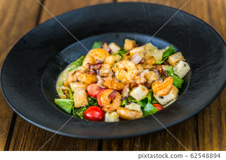 Fresh and healthy vegetable salad with meat Fresh and healthy vegetable salad with meat 62548894