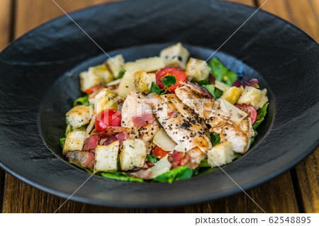 Fresh and healthy vegetable salad with meat 62548895