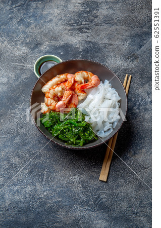 Shirataki noodles, shrimps and seaweed chuka bowl. Healthy low carbs, low calories lanch 62551391