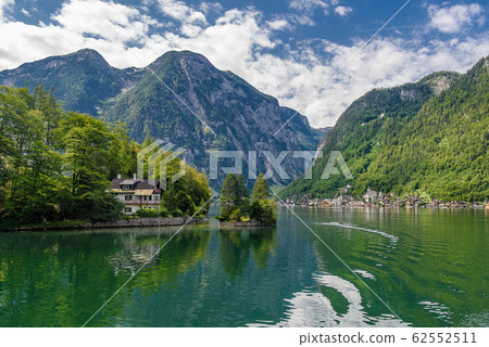 Hallstattersee in Salzkammergut Hallstattersee in Salzkammergut 62552511