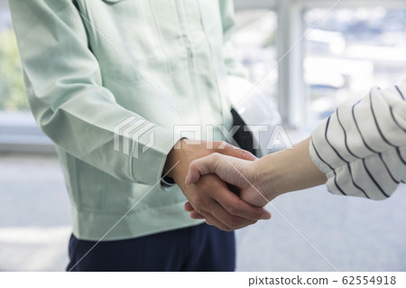 Business woman, shaking hands, male 62554918