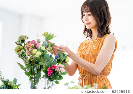 Female Flower Arrangement Living Lifestyle Female Flower Arrangement Living Lifestyle 62556918