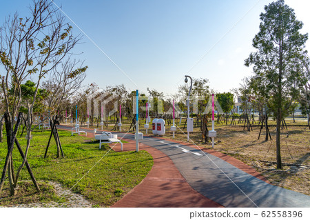 台中市蘇州柳貿易園台中中央公園，台灣第二大公園台中 62558396