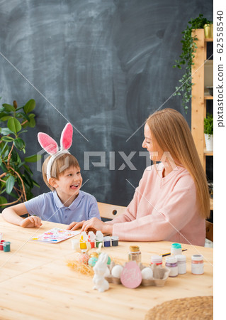 Making mother laugh 62558540