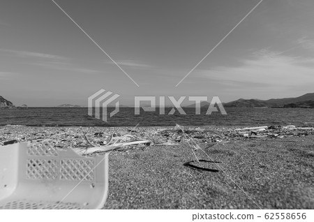 Garbage drifted ashore Garbage drifted ashore 62558656
