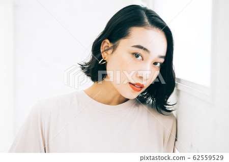 Young woman hairstyle short bob 62559529