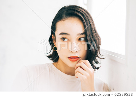 Young woman hairstyle short bob 62559538