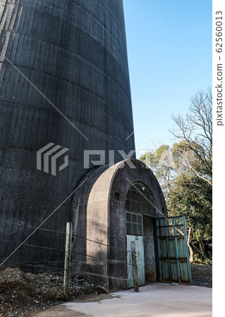 Pillar radio tower 62560013