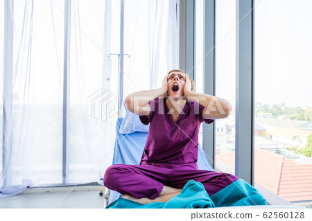 a man patient have headache and Have a fever with 62560128