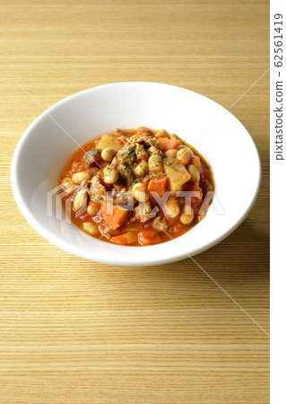 Pork and beans 62561419