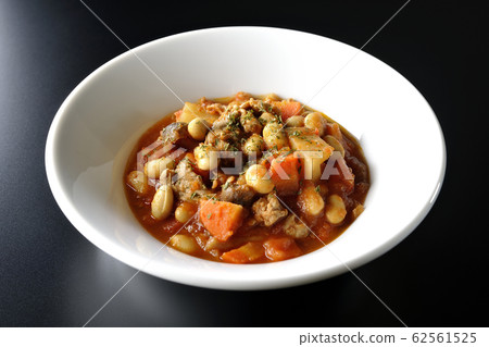 Pork and beans 62561525