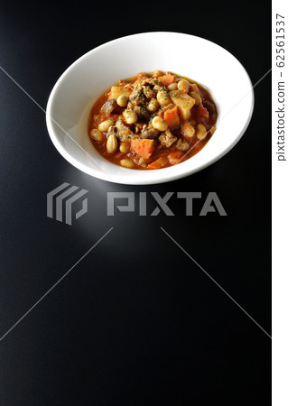 Pork and beans 62561537