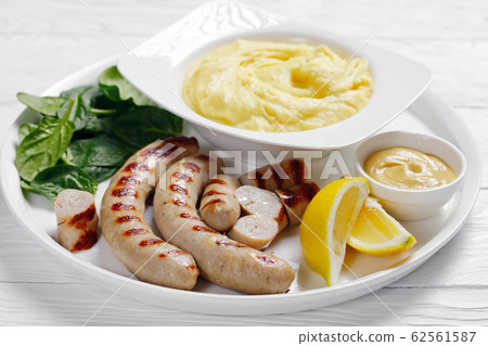 Classic french potato aligot with melted cheese Classic french potato aligot with melted cheese 62561587