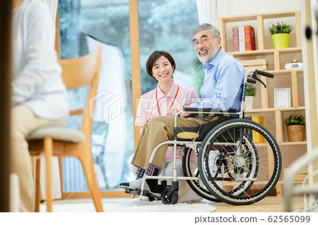 Senior male and caregiver 62565099