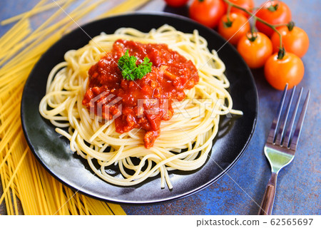 Spaghetti bolognese / Spaghetti italian pasta 62565697