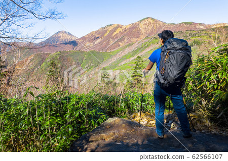 Autumn Hiuchiyama mountain climbing (view of Hiuchiyama and Yakeyama from mountain trail) 62566107