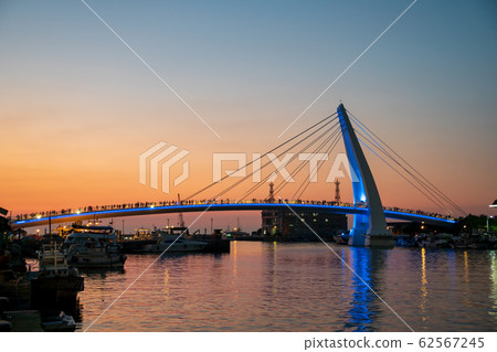 Fisherman's harbor's mistress bridge (blue light up) Fisherman's harbor's mistress bridge (blue light up) 62567245